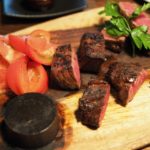 【初心者向き】キャンプでお肉を美味しく焼く方法おすすめ2つを徹底解説【キャンプ飯】