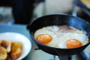 【初心者向き】いまさら聞けない？初キャンプでも安心して料理が楽しめる三種の神器とは【アウトドア】